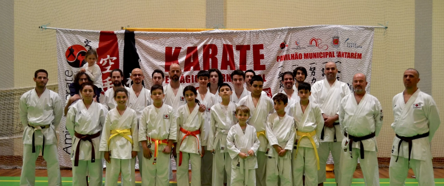 Faixa do Clube de Karaté Alcanena num evento ou torneio